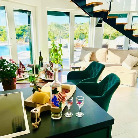 Traumhaftes Mit Pool Daire