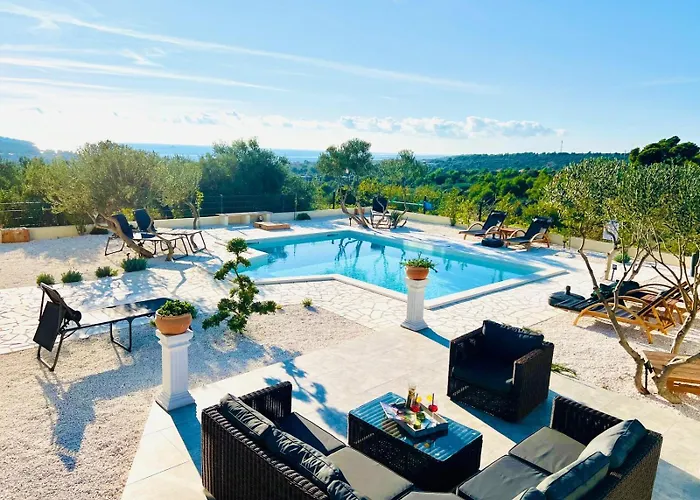 Traumhaftes Mit Pool Podglavica